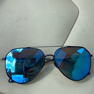 Diff blue lens mirrored sunglasses